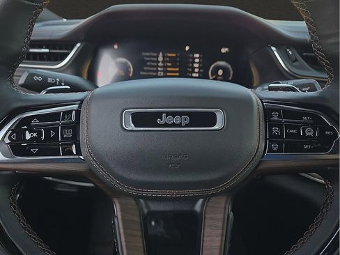 Used 2022 Jeep Grand Cherokee Summit AWD/4WD image 19