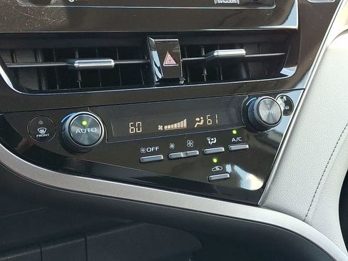 Certified 2022 Toyota Camry SE AWD/4WD image 19