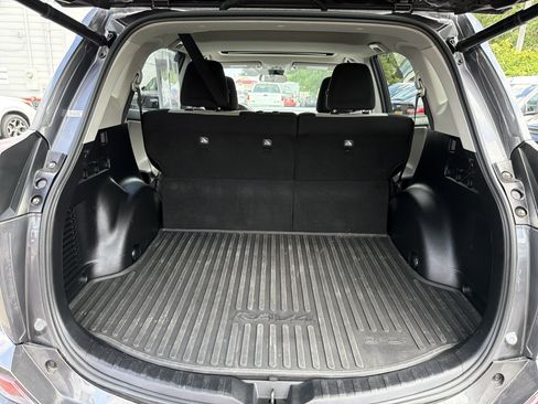 Used 2016 Toyota RAV4 XLE w/ Convenience Package AWD/4WD image 4