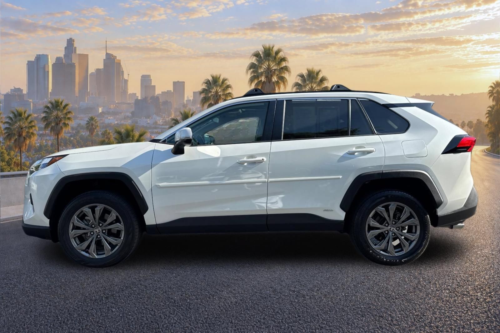Used 2022 Toyota RAV4 XLE Premium AWD/4WD image 7