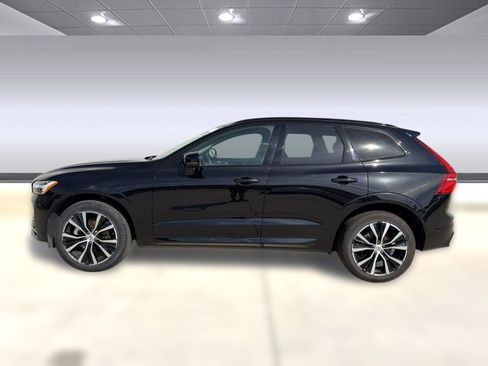 Used 2025 Volvo XC60 B5 Plus image 2