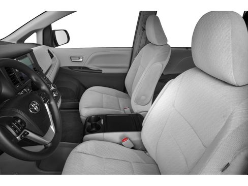 Used 2015 Toyota Sienna LE image 8