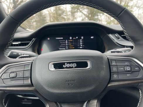 New 2026 Jeep Grand Cherokee L Limited w/ Limited Altitude Package AWD/4WD image 17