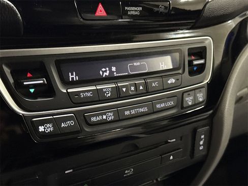 Used 2017 Honda Pilot Touring image 16