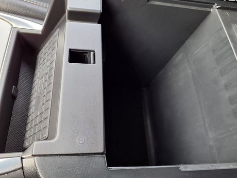 Used 2023 Ford Explorer Limited w/ Limited Technology Package image 21