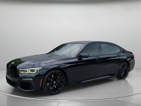 Used 2021 BMW 750i xDrive w/ Luxury Rear Seating Package AWD/4WD image 13