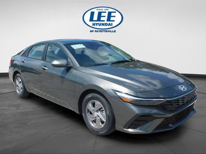 New 2025 Hyundai Elantra SE