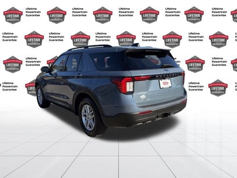 Used 2025 Ford Explorer Active image 3