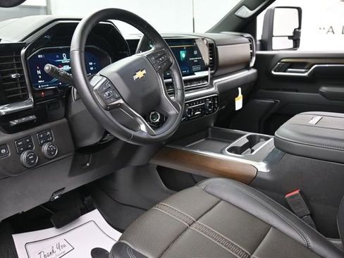 Used 2025 Chevrolet Silverado 2500 High Country w/ High Country Premium Package AWD/4WD image 14