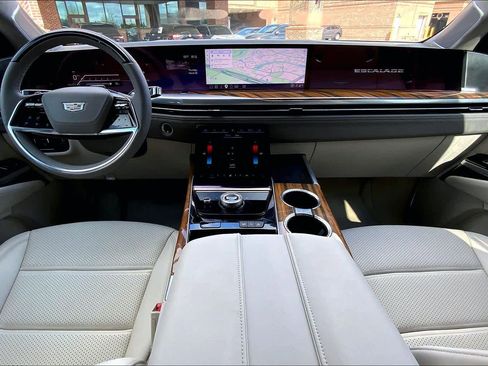 Used 2025 Cadillac Escalade Sport Platinum w/ LPO, ONYX Package image 16