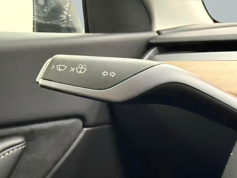 Used 2021 Tesla Model Y Long Range image 14