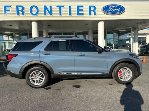 Used 2025 Ford Explorer Active image 1
