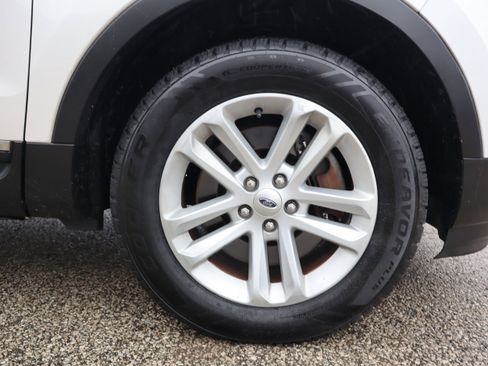 Used 2015 Ford Explorer XLT AWD/4WD image 27