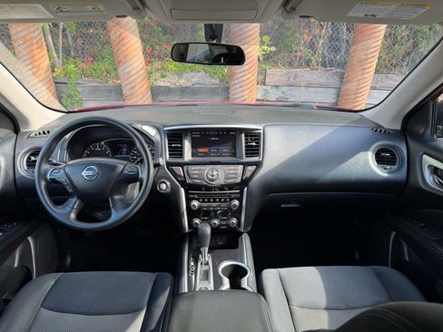 Used 2018 Nissan Pathfinder S image 11