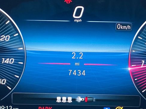 Used 2025 Mercedes-Benz GLE 350 4MATIC image 6