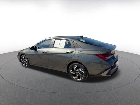 Used 2025 Hyundai Elantra SEL image 10