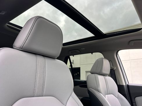 Used 2025 Honda Pilot Touring image 15