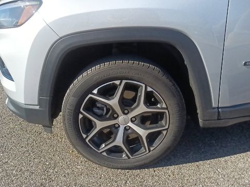 Used 2024 Jeep Compass Limited image 10