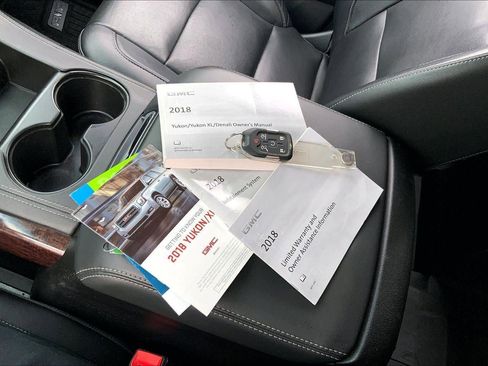 Used 2018 GMC Yukon XL SLT w/ Open Road Package image 12