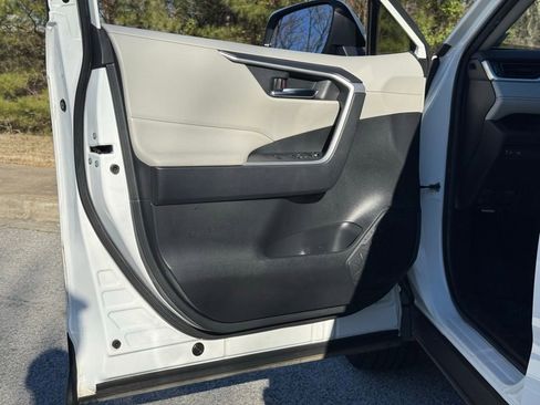 Used 2019 Toyota RAV4 XLE w/ Convenience Package image 26