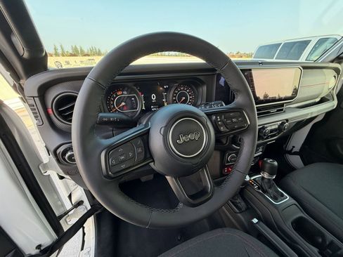 Used 2025 Jeep Wrangler Unlimited Rubicon image 28