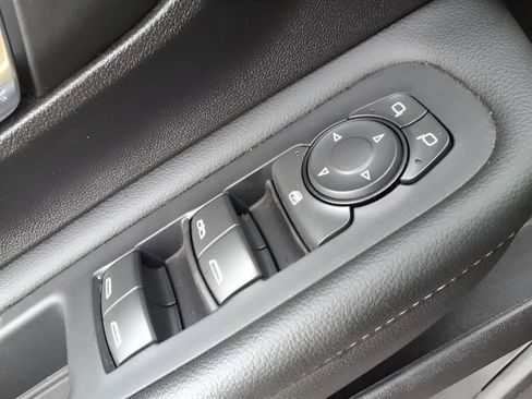 Used 2024 GMC Terrain SLT AWD/4WD image 17