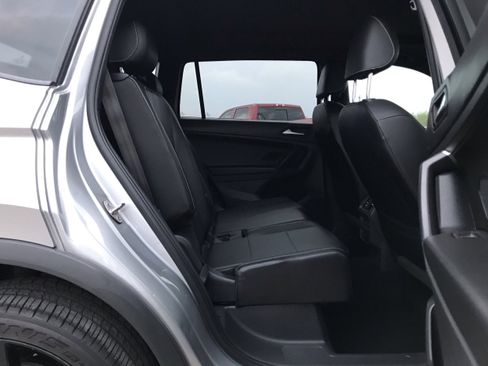 Used 2021 Volkswagen Tiguan SE R-Line image 16