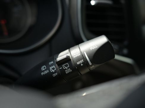 Used 2019 Jeep Cherokee Latitude Plus AWD/4WD image 31