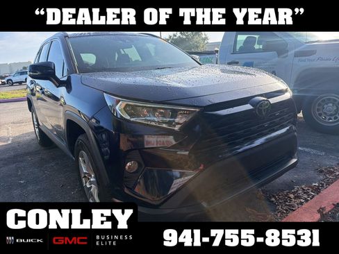 Used 2021 Toyota RAV4 XLE w/ Convenience Package FWD image 1