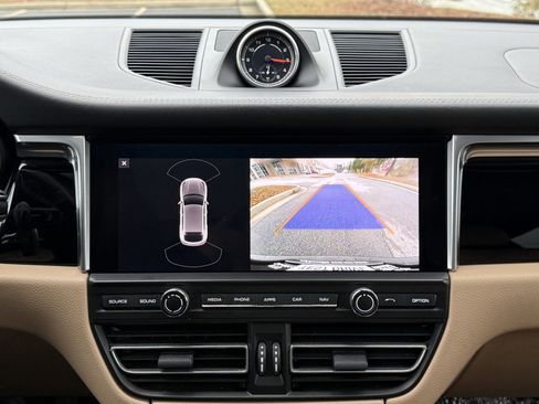 Used 2021 Porsche Macan S image 29