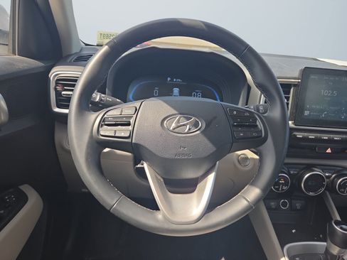 Used 2025 Hyundai Venue SEL FWD image 14