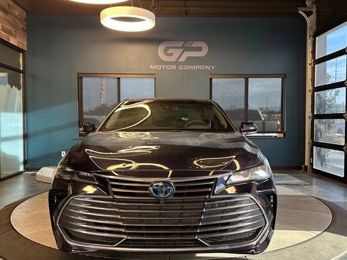 Used 2022 Toyota Avalon Limited w/ Advanced Safety Package FWD image 8