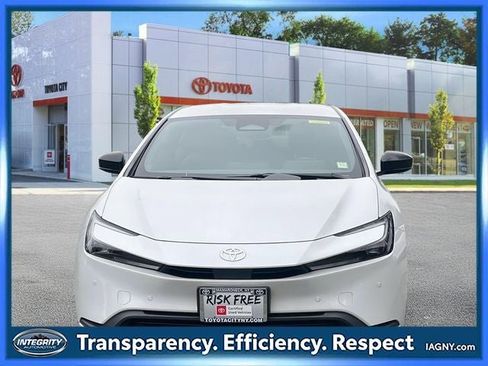 Used 2023 Toyota Prius LE image 2