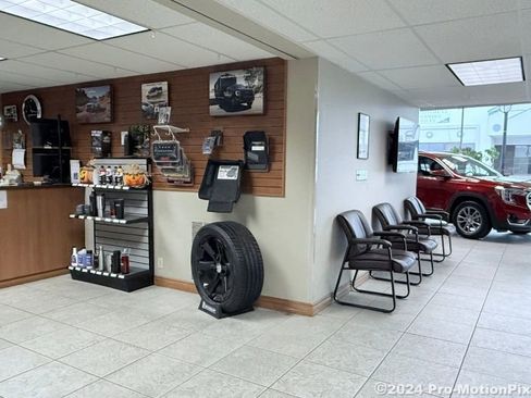 Used 2015 GMC Sierra 1500 SLE AWD/4WD image 6