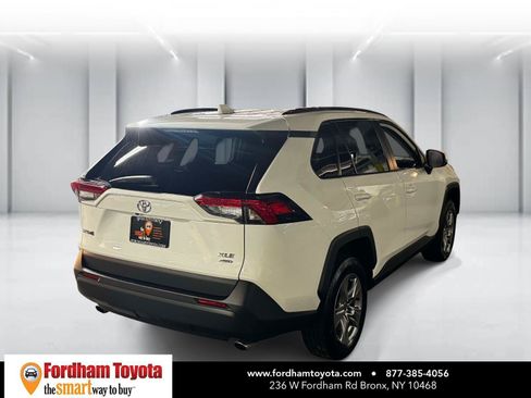 Used 2025 Toyota RAV4 XLE AWD/4WD image 7