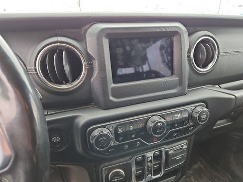 Used 2019 Jeep Wrangler Unlimited Sahara w/ Cold Weather Group image 12