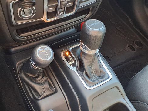 Used 2023 Jeep Gladiator Willys image 21