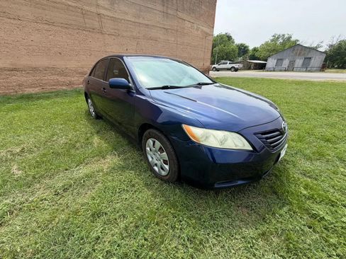 Used 2009 Toyota Camry LE FWD image 3