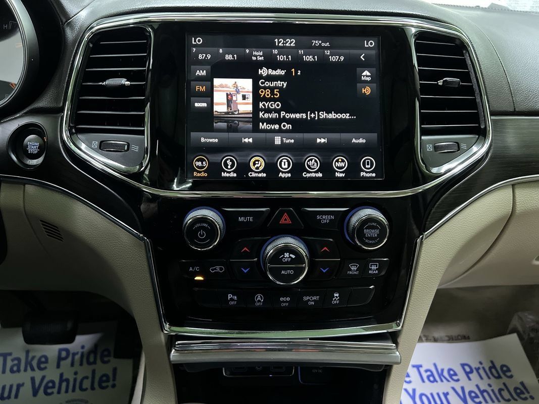 Used 2019 Jeep Grand Cherokee Overland AWD/4WD image 22