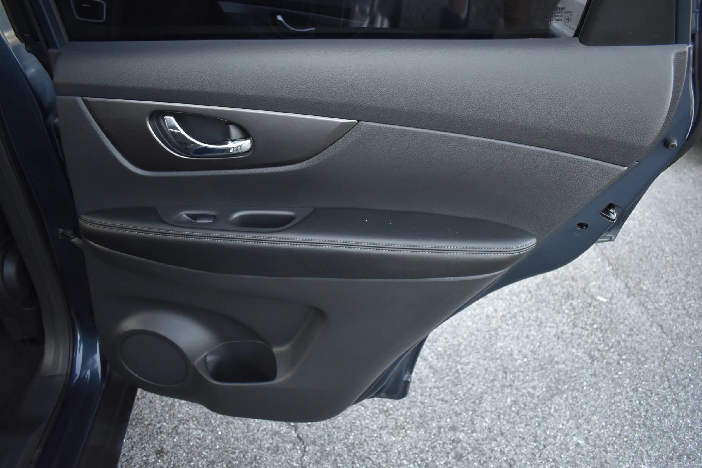 Used 2015 Nissan Rogue SV FWD image 16