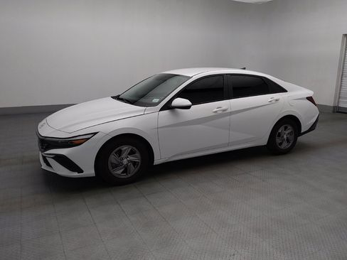 Used 2025 Hyundai Elantra SE FWD image 2