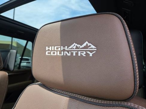 Used 2025 Chevrolet Tahoe High Country AWD/4WD image 16