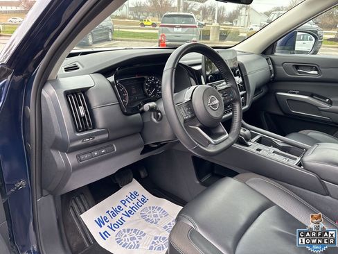Used 2025 Nissan Pathfinder SL FWD image 62