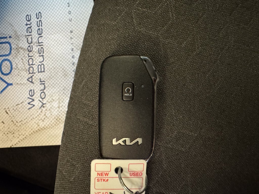 Used 2025 Kia Seltos S AWD/4WD image 16