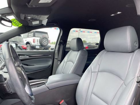 Used 2022 Buick Enclave Essence w/ Sport Touring Edition FWD image 11