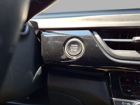 Used 2025 Kia Seltos S FWD image 8