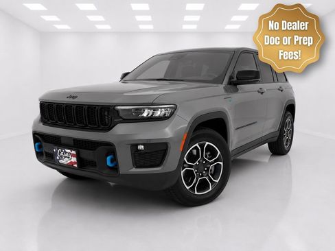 Used 2023 Jeep Grand Cherokee Trailhawk w/ Advanced Protech Group II AWD/4WD image 3