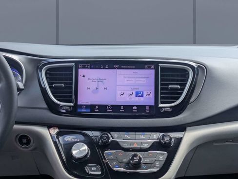 Used 2023 Chrysler Pacifica Touring-L FWD image 19