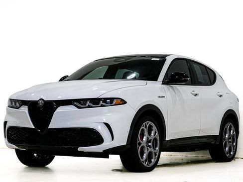 Used 2024 Alfa Romeo Tonale Veloce AWD/4WD image 3