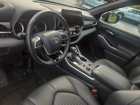 Used 2023 Toyota Highlander XSE AWD/4WD image 16